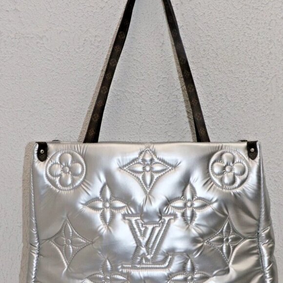 Louis Vuitton Econyl Onthego GM Pillow Silver Bag Puffer Giant Flower Monogram - Picture 3 of 14